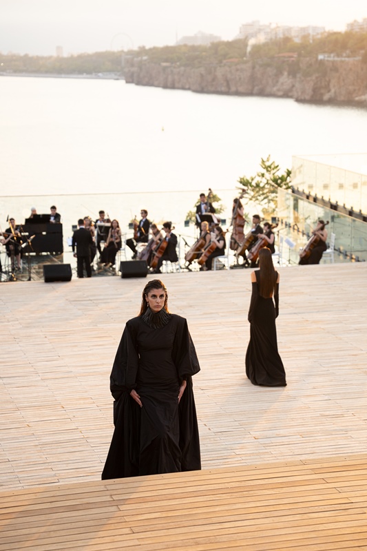 Moda, Tarih Ve Sanat�n Büyülü Bulu�mas� 